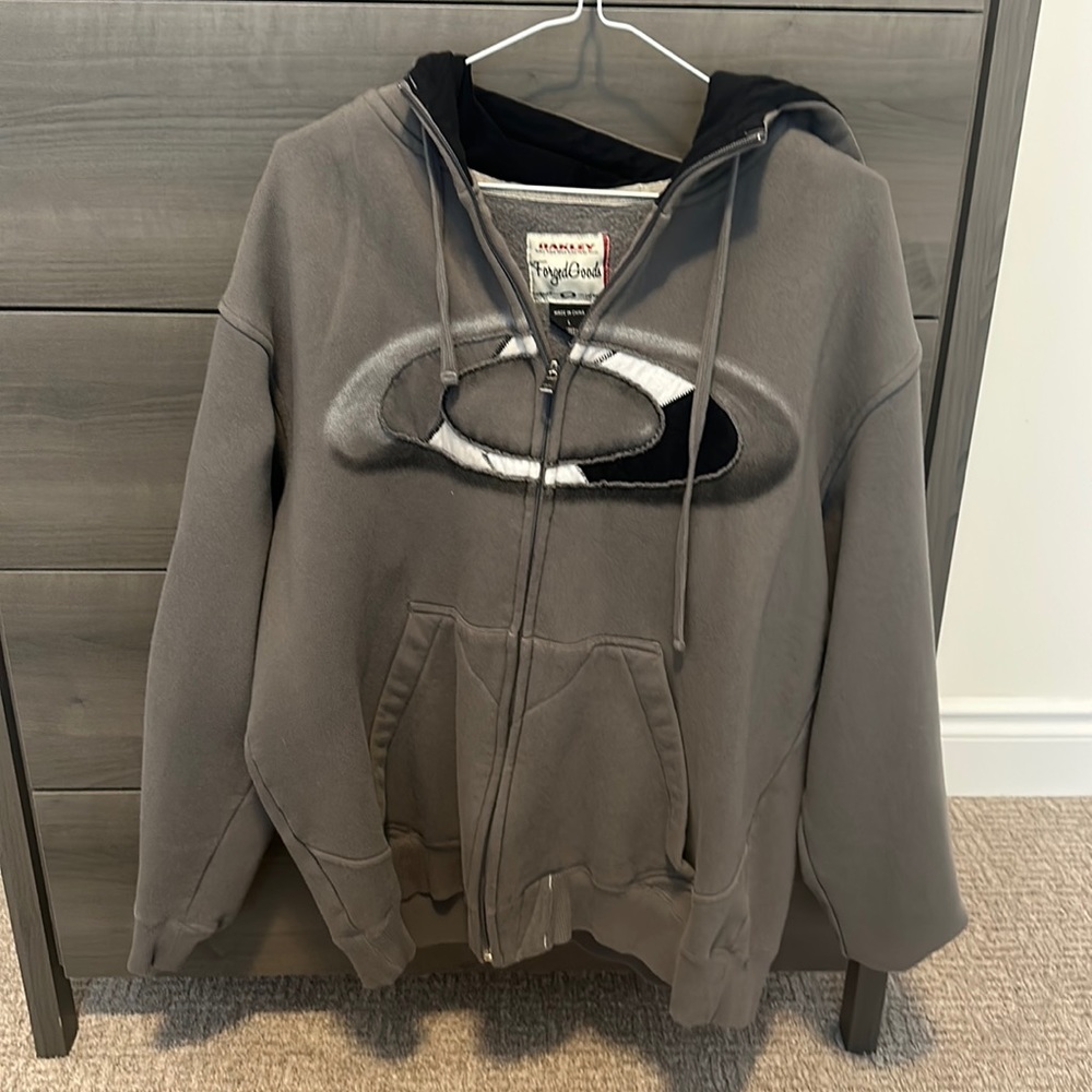 Used Oakley sweater